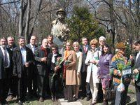  Министърът по европейските въпроси откри в Пловдив паметник на Министъра на цветята