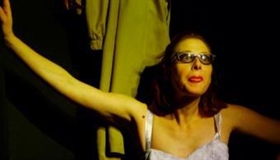 Schauspielerin Kasiel Noah Asher er&#246;ffnet Theatersaison im Klecks von Rorschach - Klub
